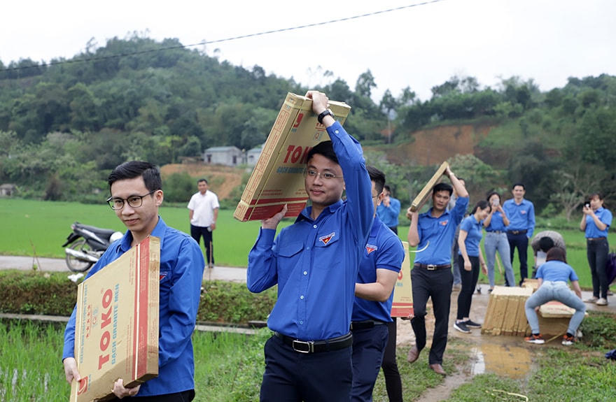 Tuổi trẻ Agribank với hoạt động an sinh xã hội chào mừng kỷ niệm 33 năm thành lập Agribank và 90 thành lập Đoàn thanh niên Cộng sản Hồ Chí Minh