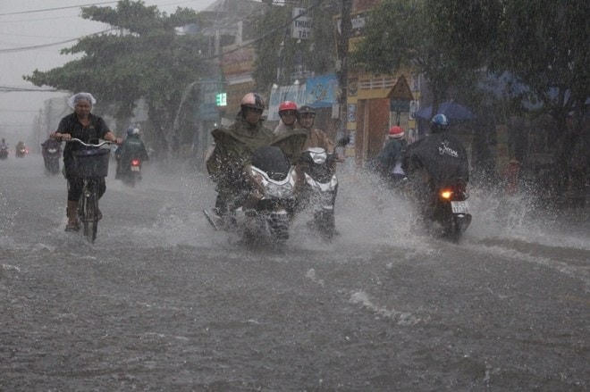 Bắc Trung Bộ: Mưa xối xả, nước các hồ đập dâng nhanh