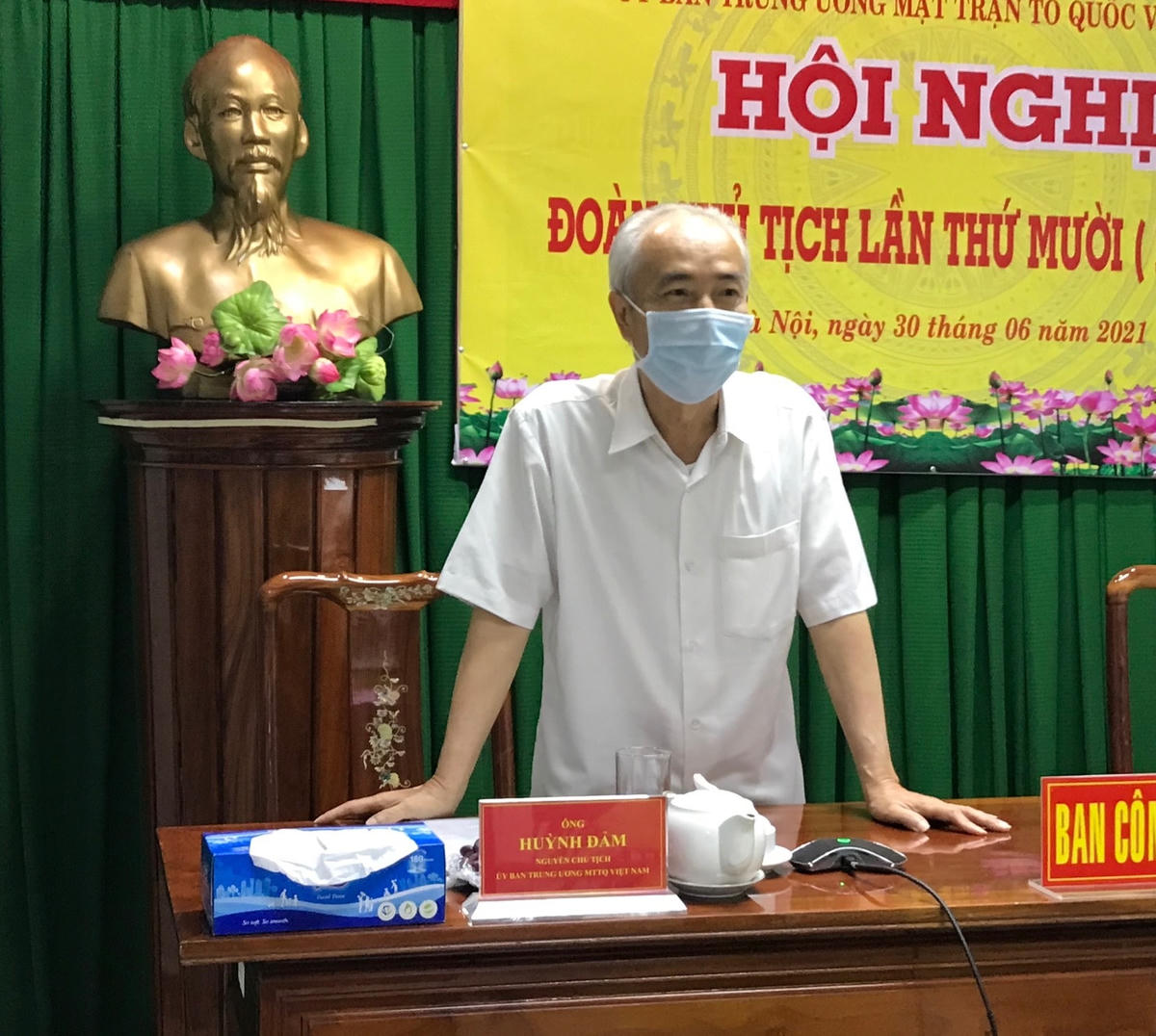 Nguyên Chủ tịch UBTƯ MTTQ Việt Nam Huỳnh Đảm phát biểu tại Hội nghị.