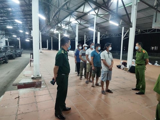Hiện 6 người này đã được đưa vào khu cách ly tập trung.