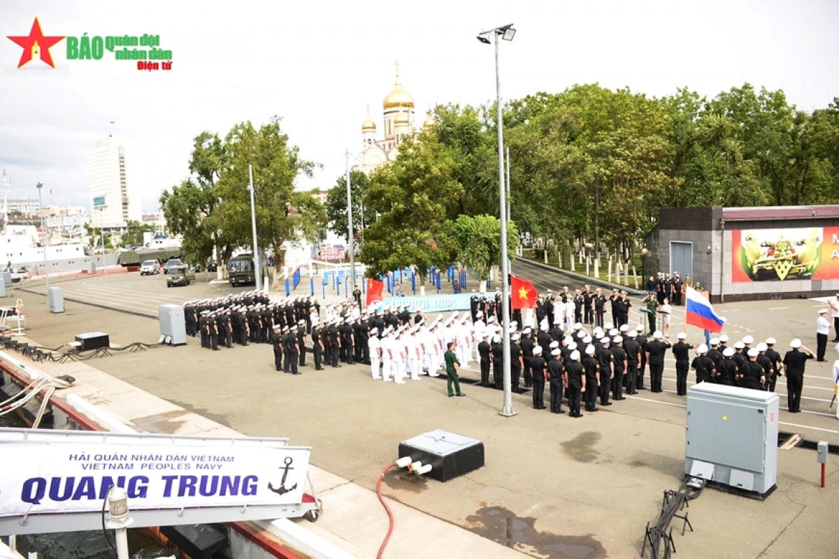 Quang cảnh Lễ khai mạc môn thi “Cúp biển”. Ảnh chụp từ Tàu 016-Quang Trung. Ảnh: Mỹ Hạnh/Báo QĐND