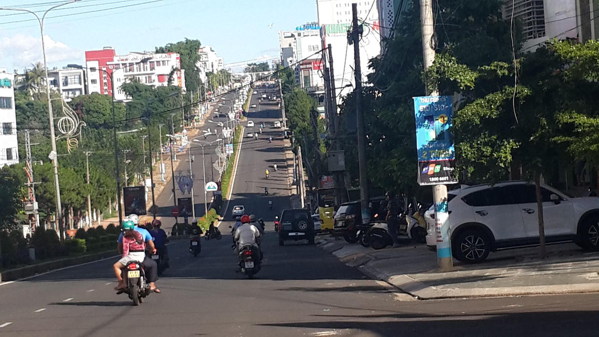 Dốc đường Nguyễn Tất Thành.