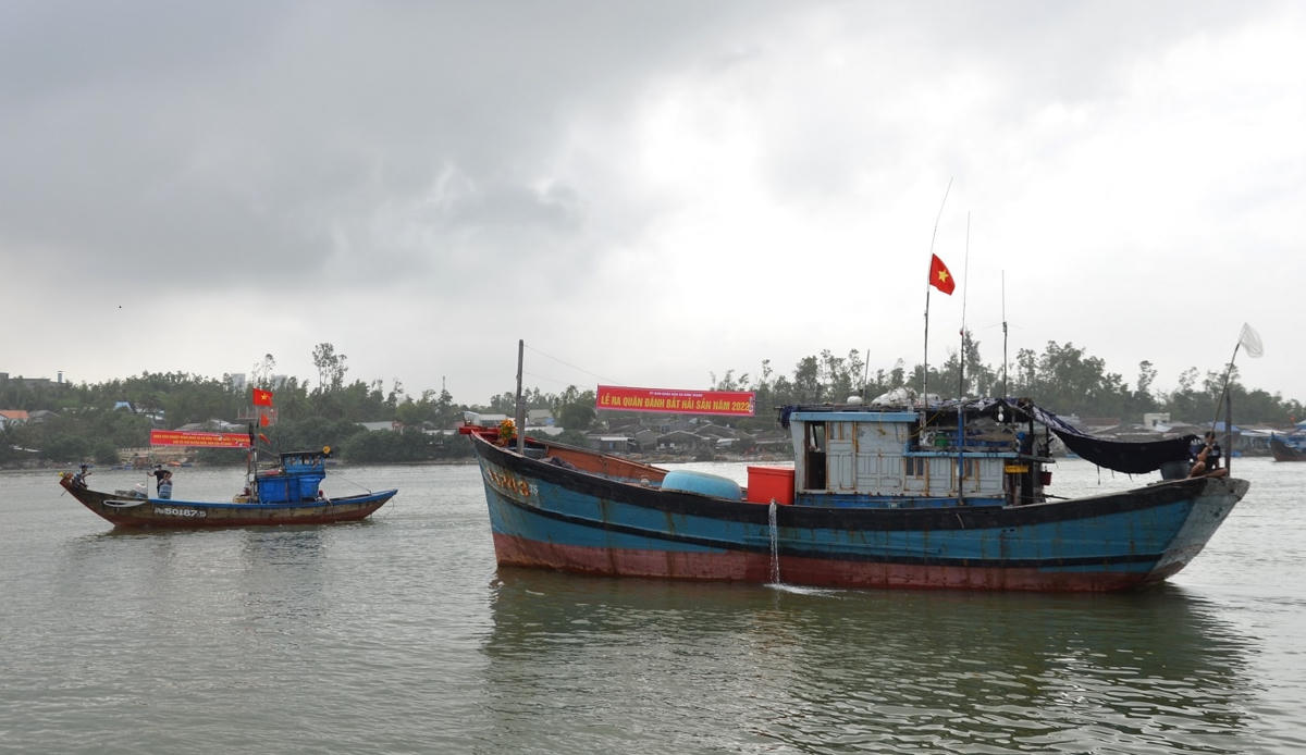 Ngư dân xã Bình Thạnh với bắt đầu vụ đánh bắt hải sản năm mới.