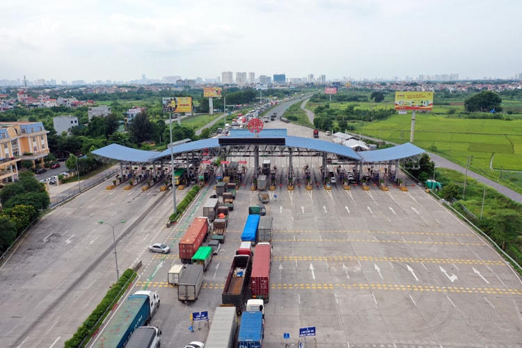 Lãnh đạo TP Hà Nội yêu cầu Cảnh sát giao thông, Thanh tra giao thông chủ động dừng thu phí, xả trạm khi ùn tắc dịp nghỉ lễ 30-4 và 1-5 xảy ra.