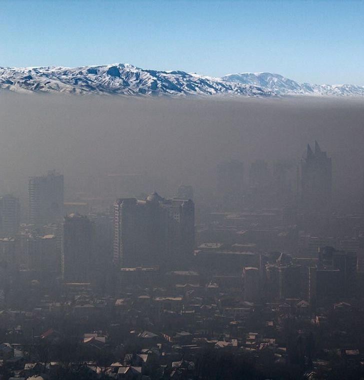 Khói bao trùm Almaty, Kazakhstan.  