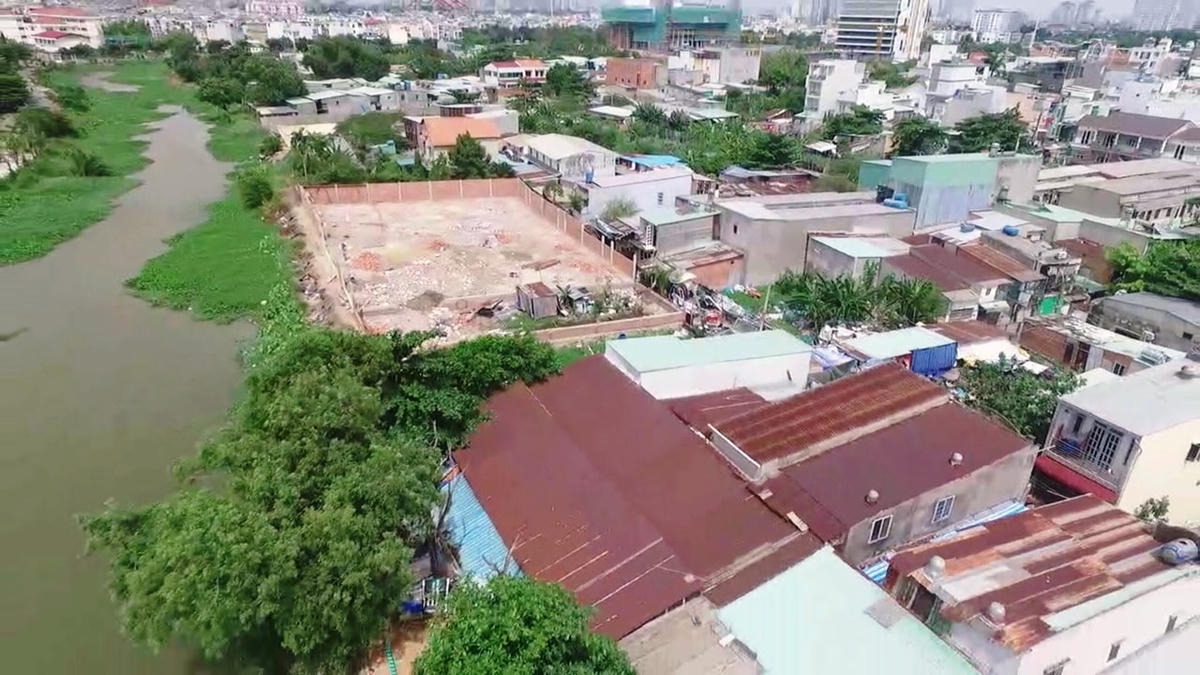 Các công trình xây dựng sai phép, không phép xuất hiện nhan nhản tại các khu vực vùng ven TP HCM. Ảnh: Hồng Phúc.