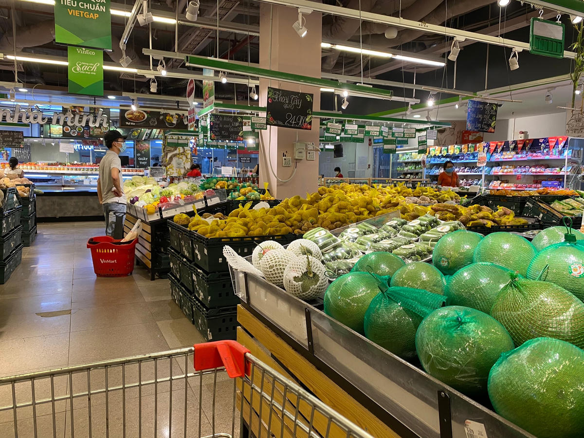 [ẢNH] Một số siêu thị Vinmart mở cửa trở lại, tăng cường biện pháp phòng dịch