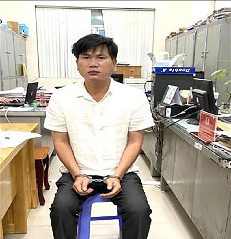 Bùi Mạnh Hùng tại cơ quan công an. Ảnh: CAĐN.