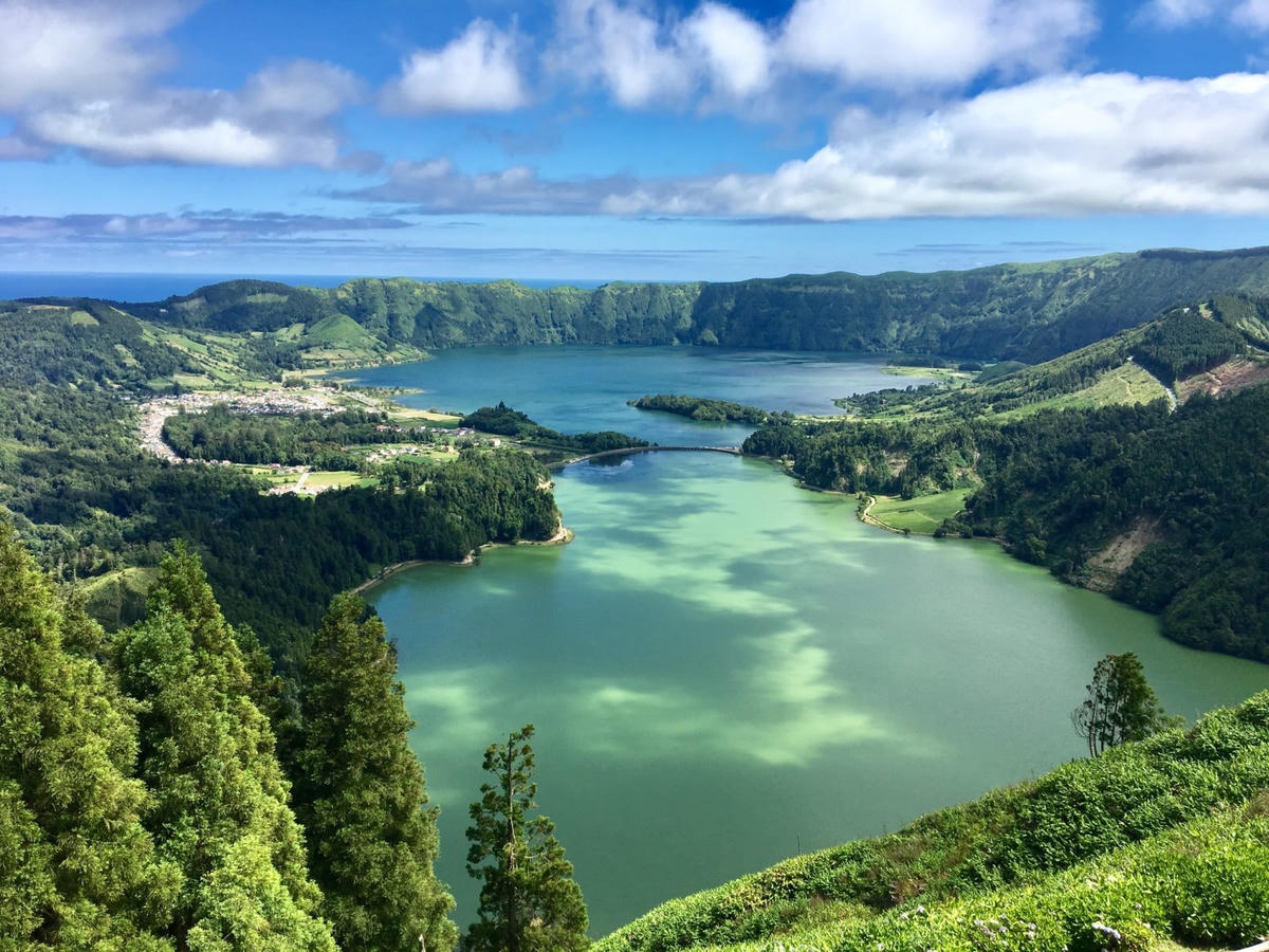 Hồ Ses Miguel Setes Cidades là điểm đến được ưa chuộng. Ảnh: Azores.