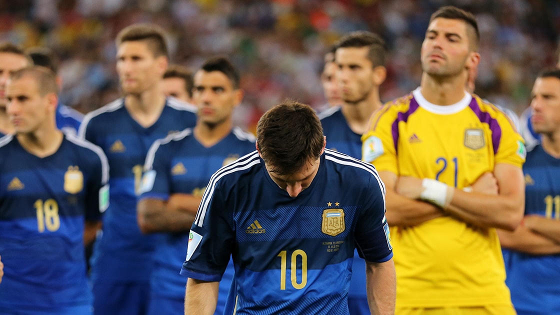 20 khoảnh khắc định nghĩa sự nghiệp vĩ đại của huyền thoại bóng đá Lionel Messi