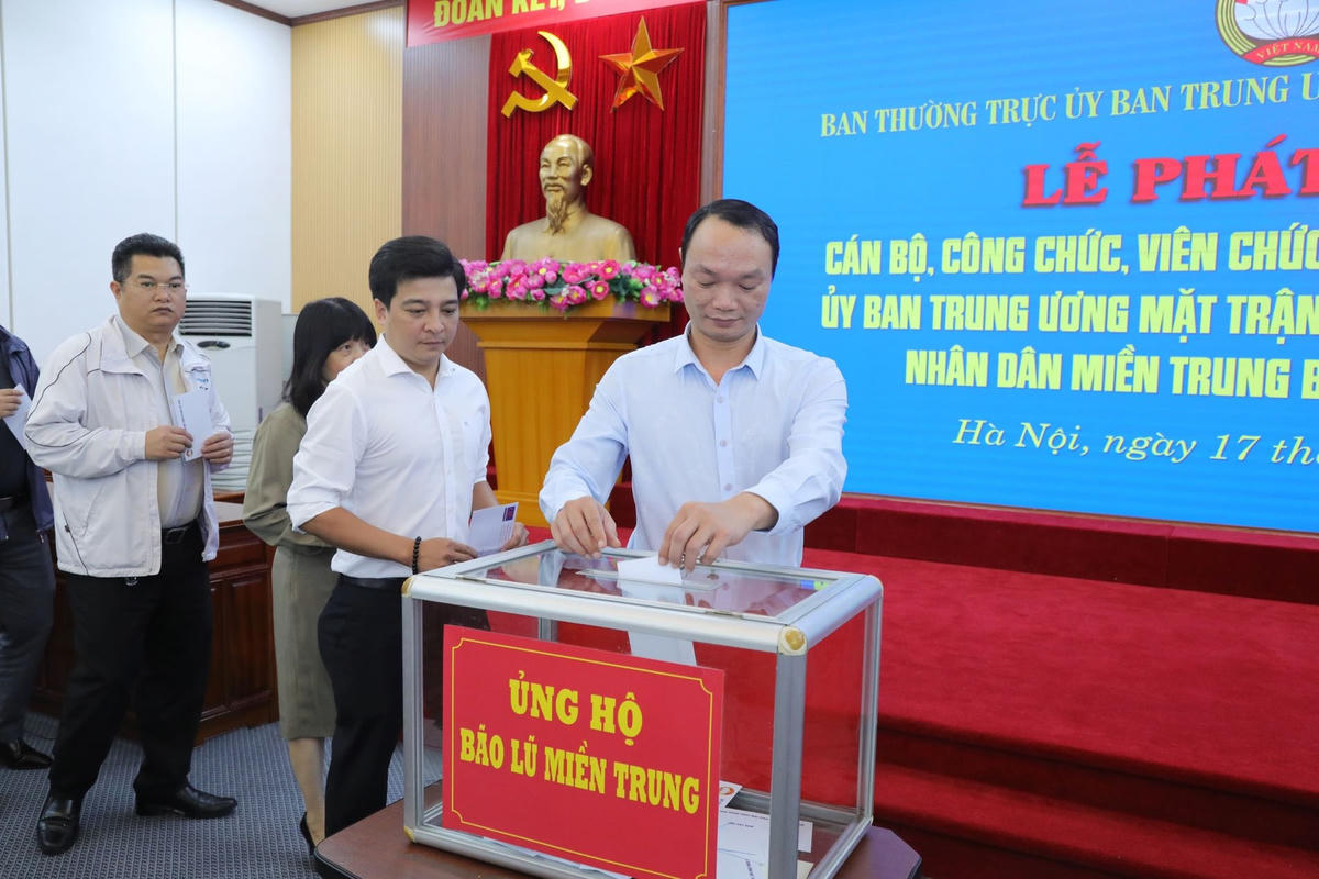 [ẢNH] Mặt trận Trung ương phát động quyên góp ủng hộ đồng bào miền Trung bị bão lũ