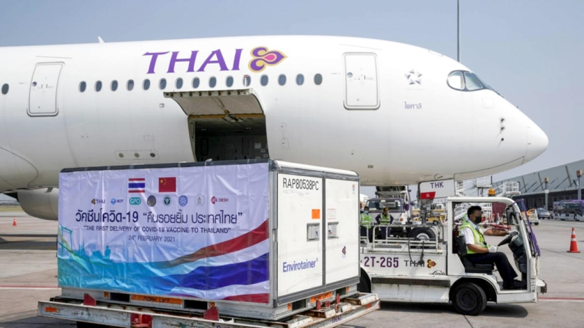 Vaccine Sinovac ngừa Covid-19 của Trung Quốc tới sân bay Suvarnabhumi (Bangkok, Thái Lan). Ảnh: Reuters.