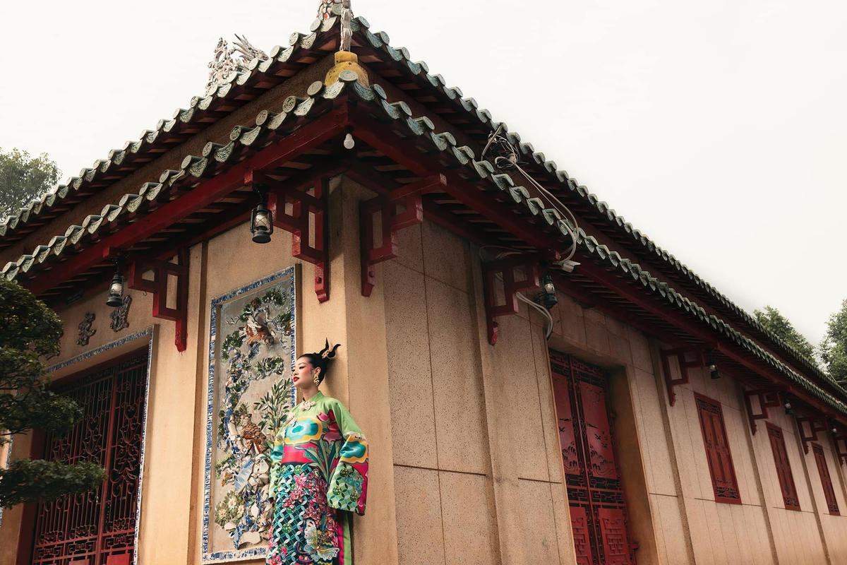 "Vân cũng như vậy, cứ vào tháng Giêng là lại thấy hân hoan bao dự định mới, Vân cũng rất thích không khí những ngày đầu năm, mang lại cho Vân nhiều năng lượng tích cực và sự lạc quan, yêu đời".