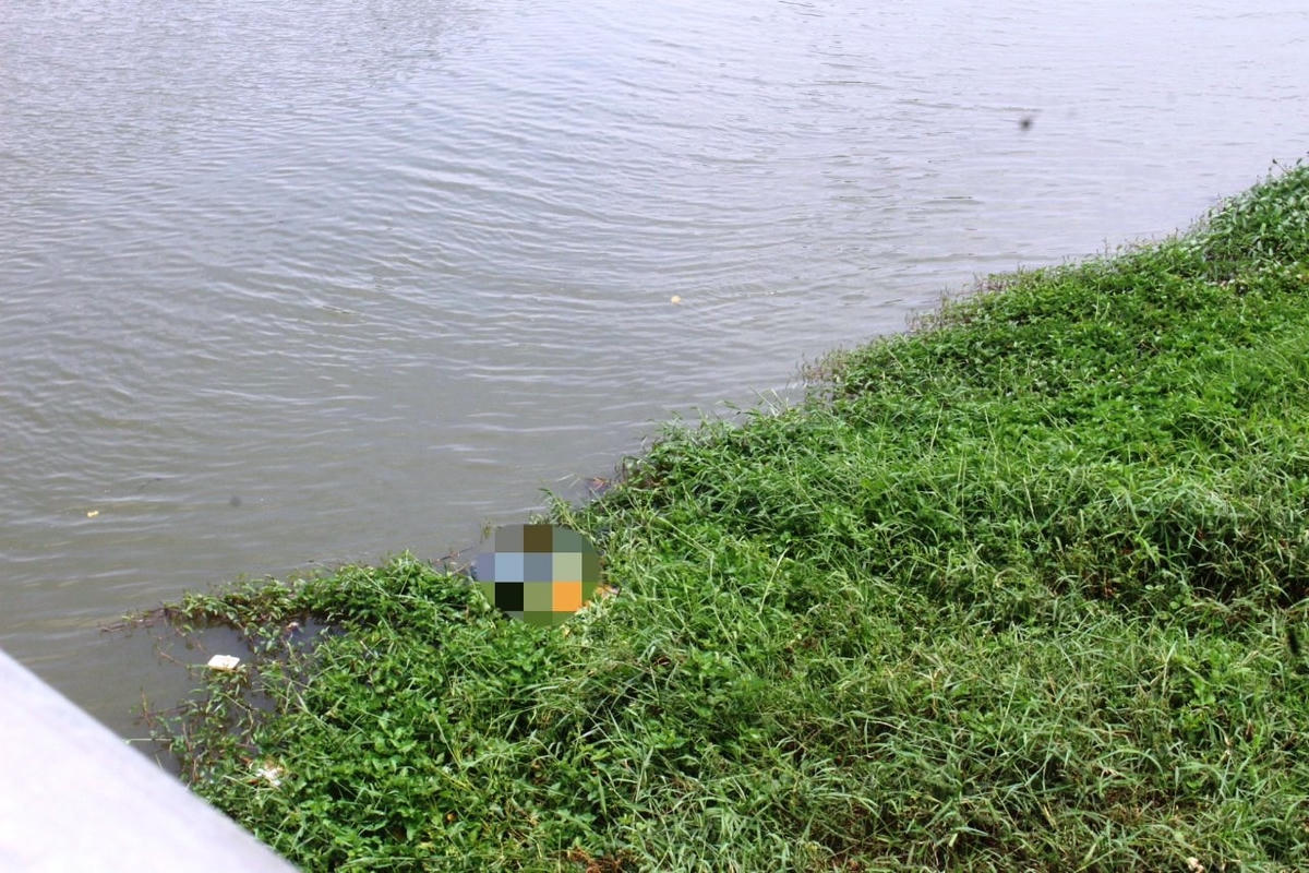 Thi thể người đàn ông nổi trên sông Bàn Thạch.