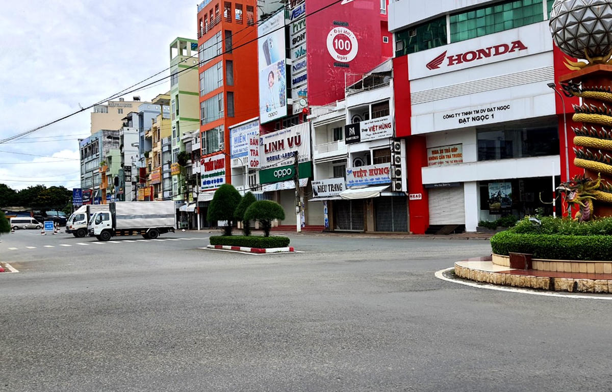 Những khu vực sầm uất nhất của TP Bạc Liêu đều phải đóng của.