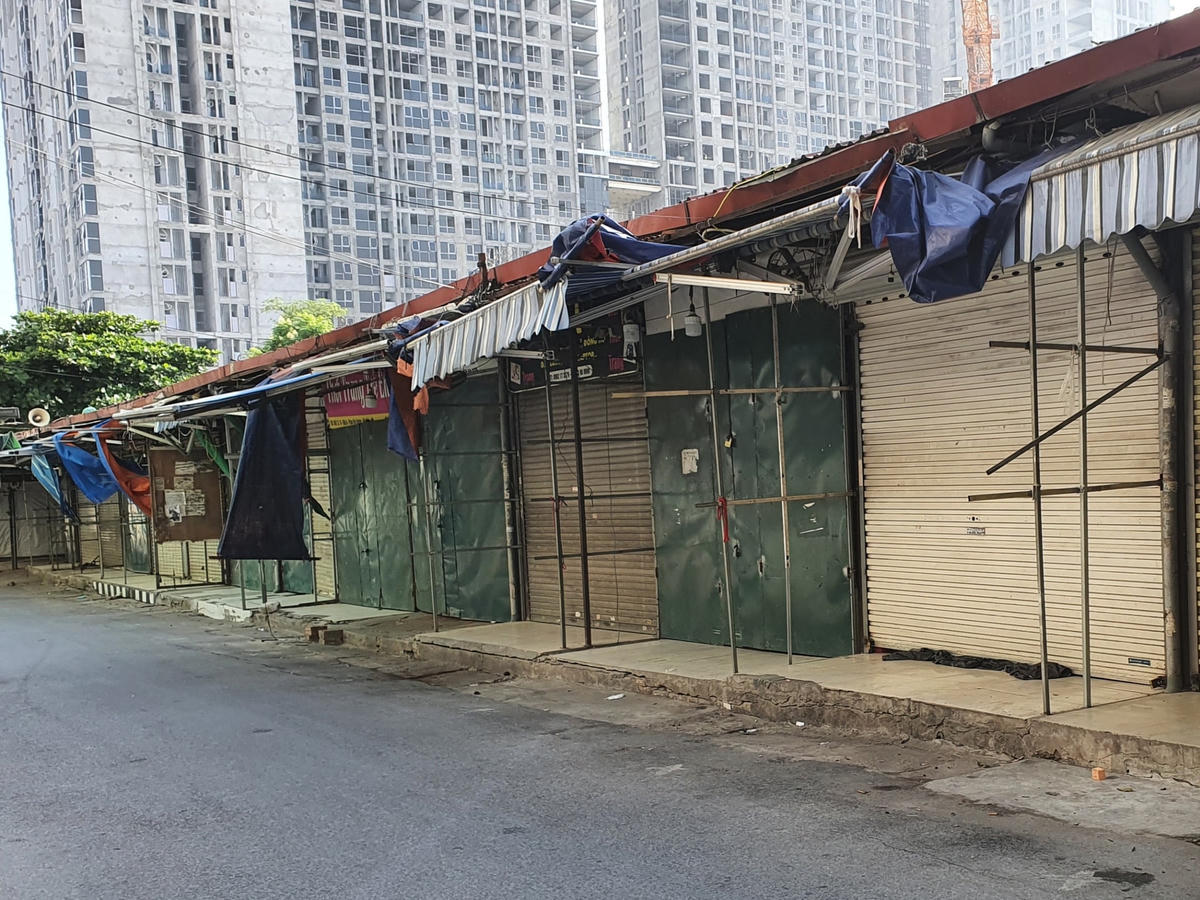 Các kiot trong chợ Nhà Xanh cũng đã đều đóng cửa.