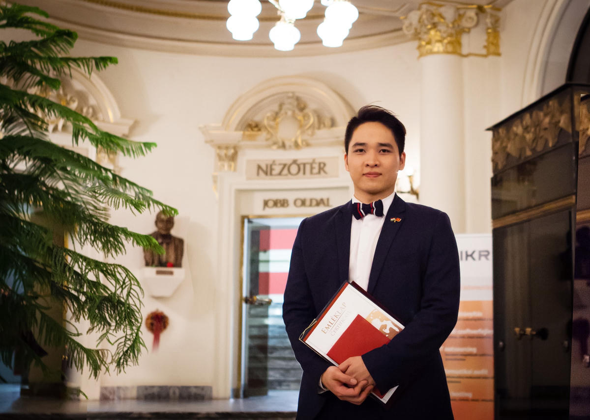 Nghệ sĩ opera Ninh Đức Hoàng Long.