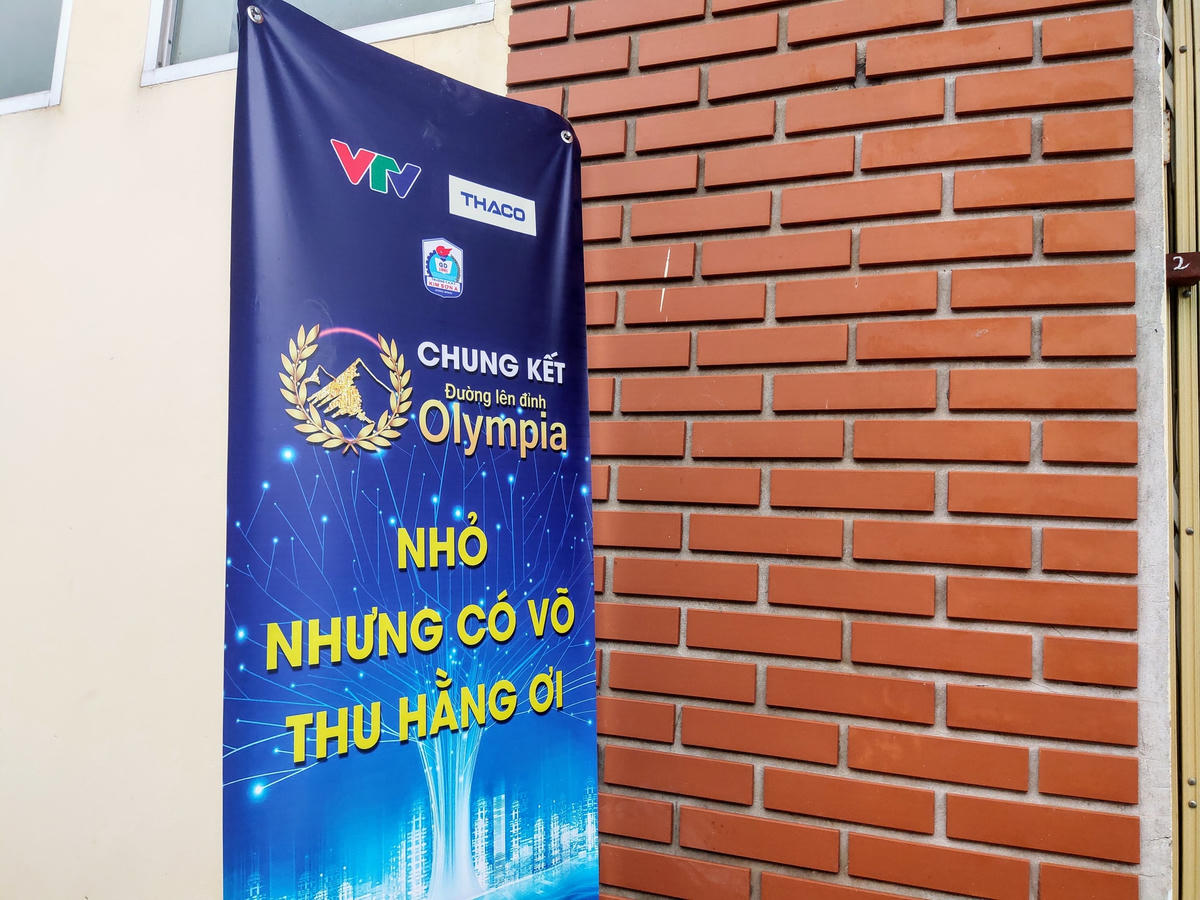  Nếu ngày mai trời mưa, dự kiến điểm cầu sẽ phải di dời vào nhà đa năng với sức chứa chỉ 300 người.