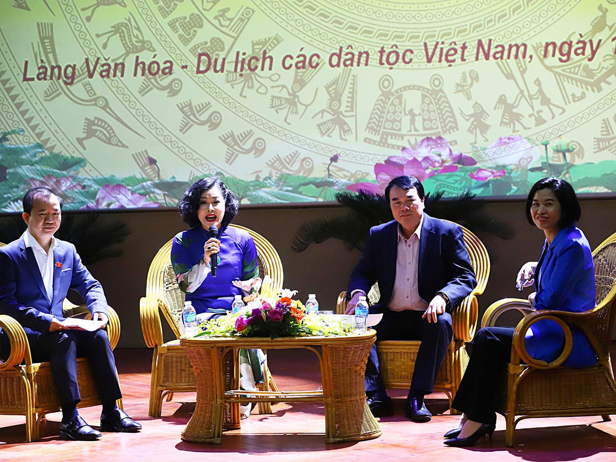 Các đại biểu tham dự diễn đàn.