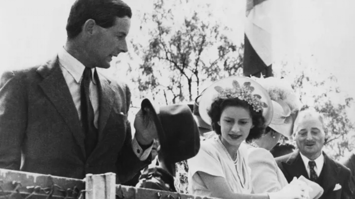 Công chúa Margaret chụp cùng Peter Townsend (trái) ở Nam Phi trong chuyến công du hoàng gia năm 1947. Ảnh: Getty Images.  