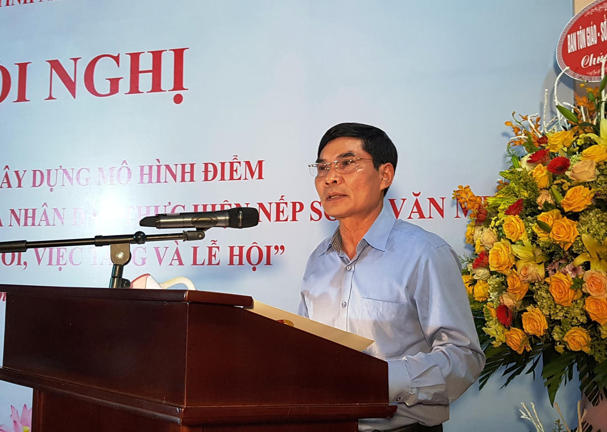 Ông Đỗ Việt Anh, Chủ tịch Ủy ban MTTQ Việt Nam tỉnh Ninh Bình phát động xây dựng mô hình điểm "Vận động đồng bào có đạo và nhân dân thực hiện nếp sống văn minh trong việc cưới, việc tang và lễ hội" trên địa bàn tỉnh Ninh Bình.