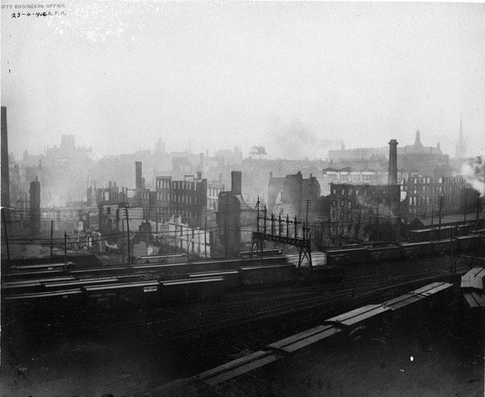 Phố Bay sau trận Đại hỏa hoạn năm 1904 ở Toronto. Ảnh: City of Toronto.