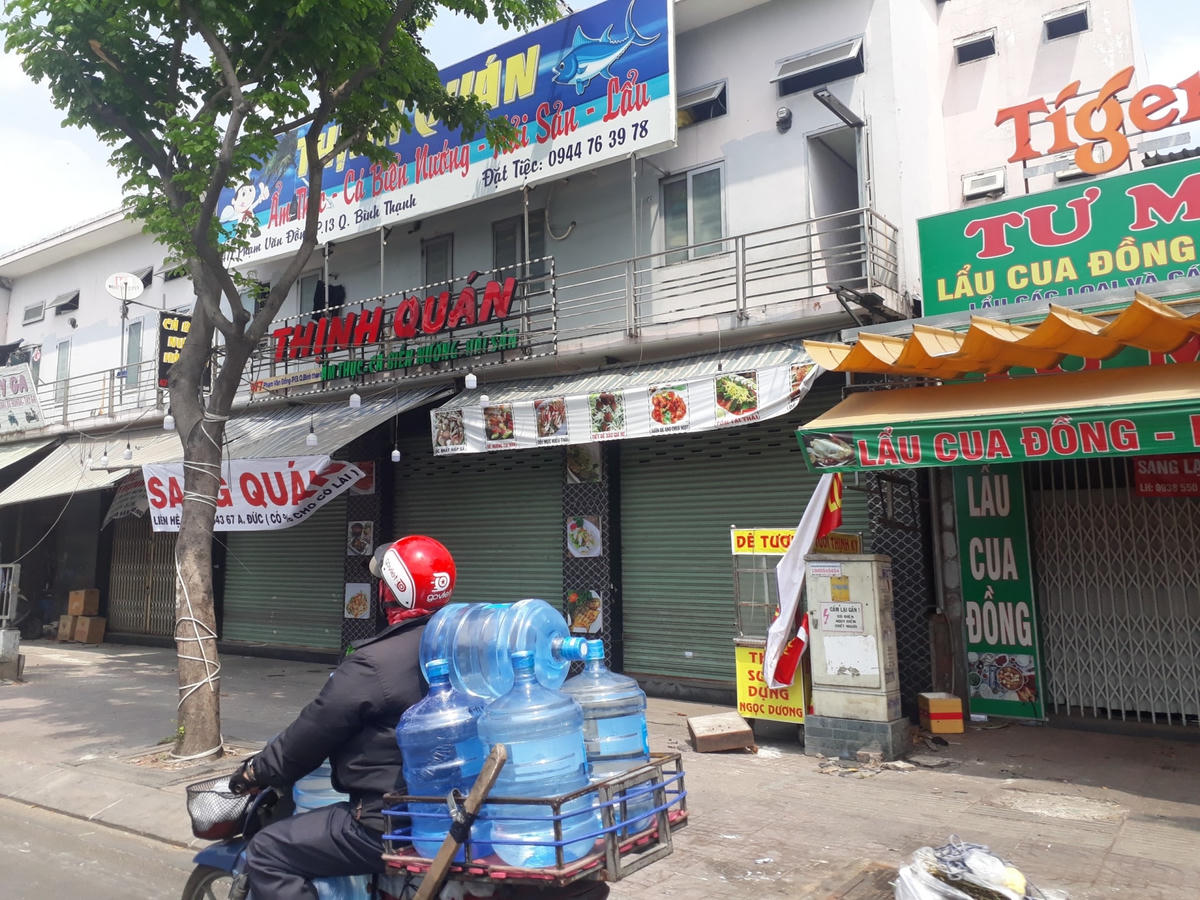 Đại dịch Covid-19 tràn về, nhiều hộ kinh doanh, doanh nghiệp phải đóng cửa.