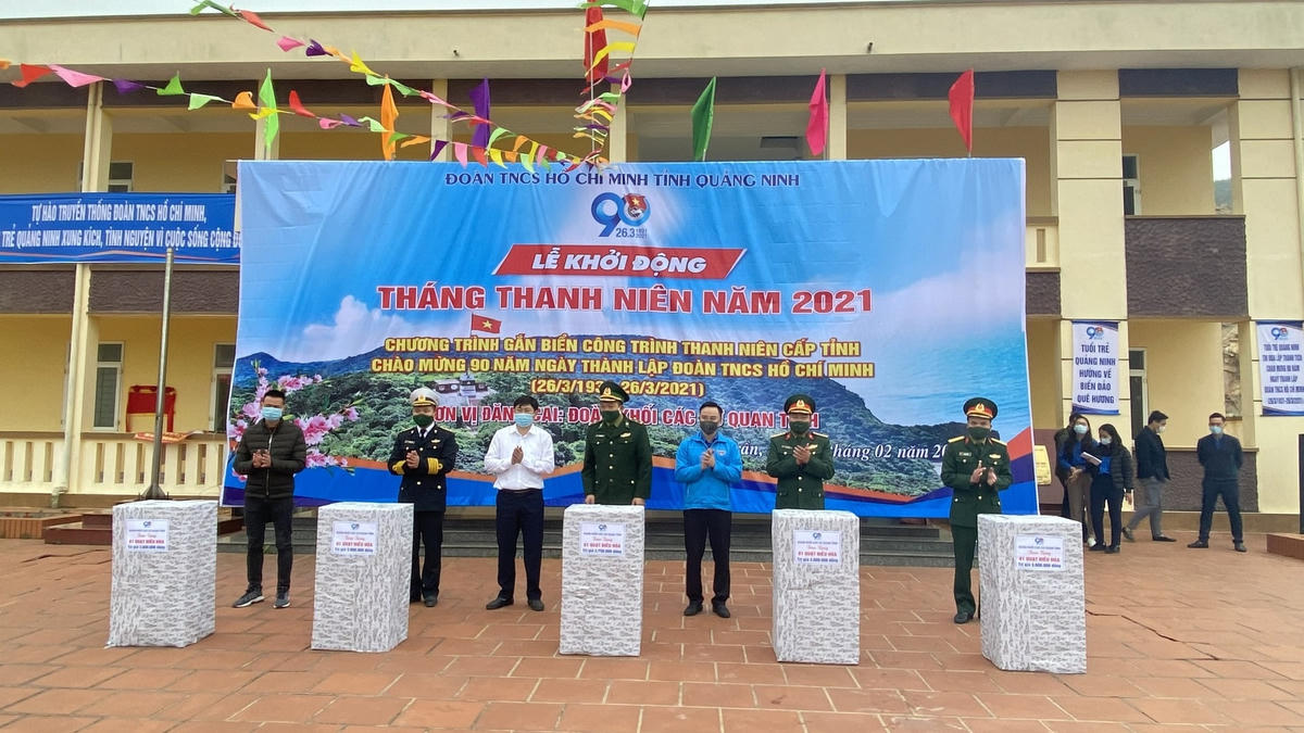 Lễ khởi động Tháng Thanh niên tại đảo Trần. Ảnh: Báo Quảng Ninh.