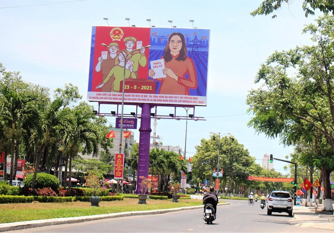 Pa nô tuyên truyền bầu cử cở lớn được lắp đặt trục đường chính TP Tam Kỳ.