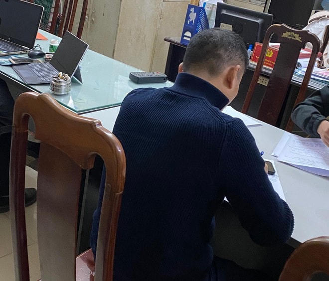 Tài xế Vũ Ngọc Long tại cơ quan Công an. Ảnh: ANTĐ.