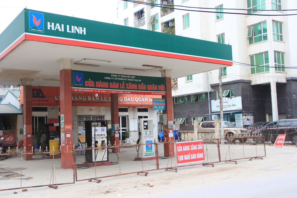 Cửa hàng xăng dầu Hải Linh treo biển nghỉ bán hàng.