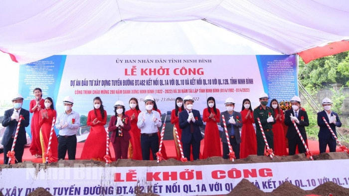 Ngày 23/3, tỉnh Ninh Bình đã đồng loạt khởi công các dự án đường giao thông trọng điểm.