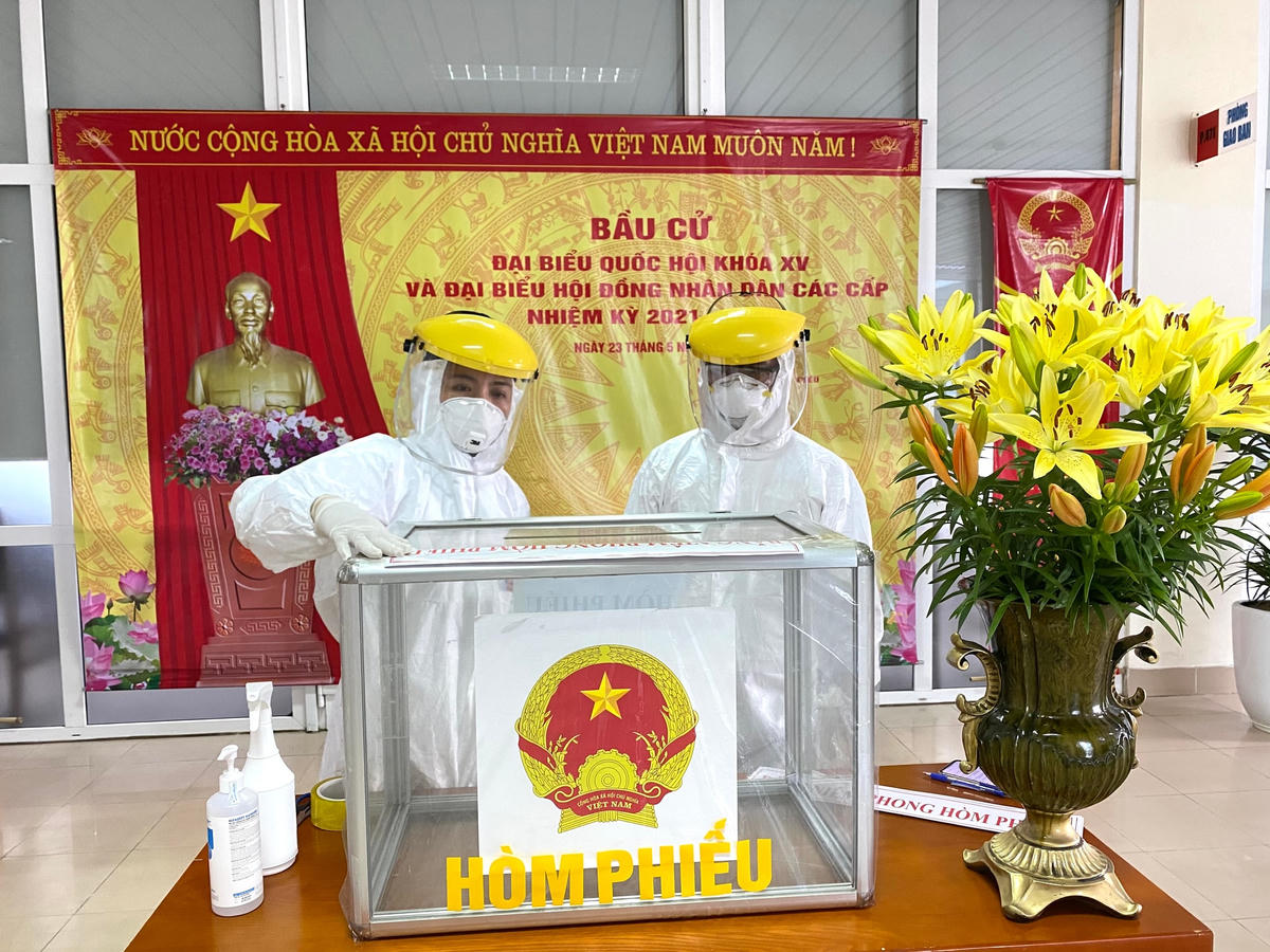 Cán bộ, y bác sĩ Bệnh viện K tham gia bầu cử luôn đảm bảo các quy định phòng, chống dịch bệnh. Nguồn: Bệnh viện K.