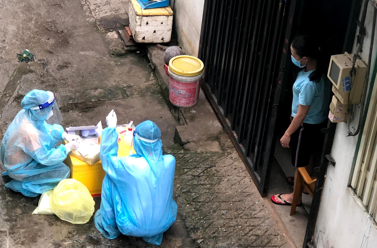 Sống cùng F0