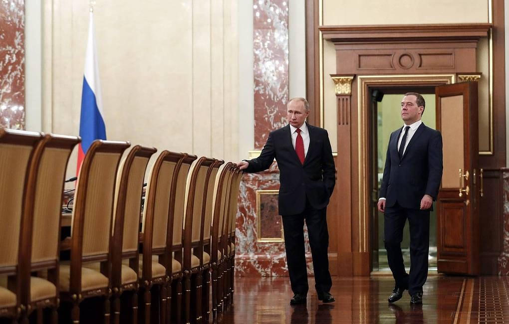 Phó Chủ tịch Hội đồng An ninh Nga Dmitry Medvedev (phải) cùng Tổng thống Putin. Nguồn: Tass.