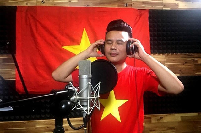 Đạo diễn Mai Thanh Tùng trong MV “Tự hào Việt Nam”.