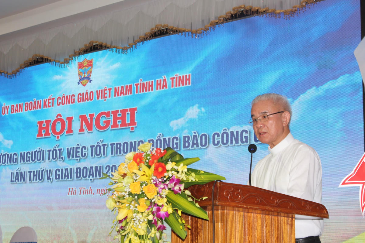 Linh mục Giuse Trần Xuân Mạnh, Chủ tịch Ủy ban Đoàn kết Công giáo Việt Nam phát biểu tại hội nghị.