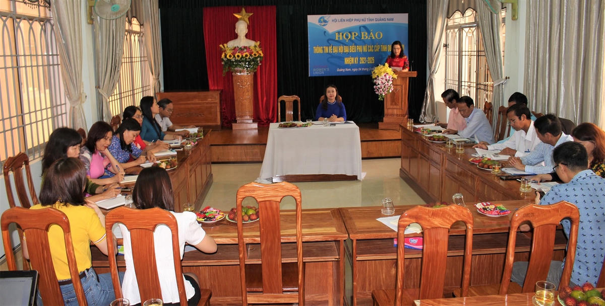 Quang cảnh buổi họp báo về Đại hội đại biểu Hội LHPN tỉnh Quảng Nam lần thứ XIV.