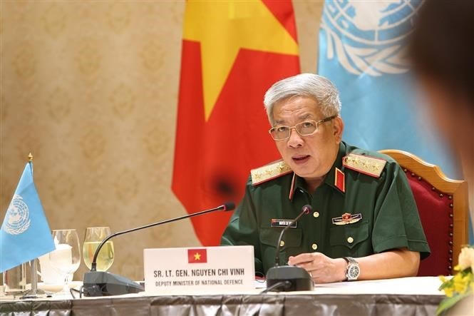 Thượng tướng Nguyễn Chí Vịnh, Thứ trưởng Bộ Quốc phòng, phát biểu tại hội đàm. (Ảnh: Dương Giang/TTXVN).
