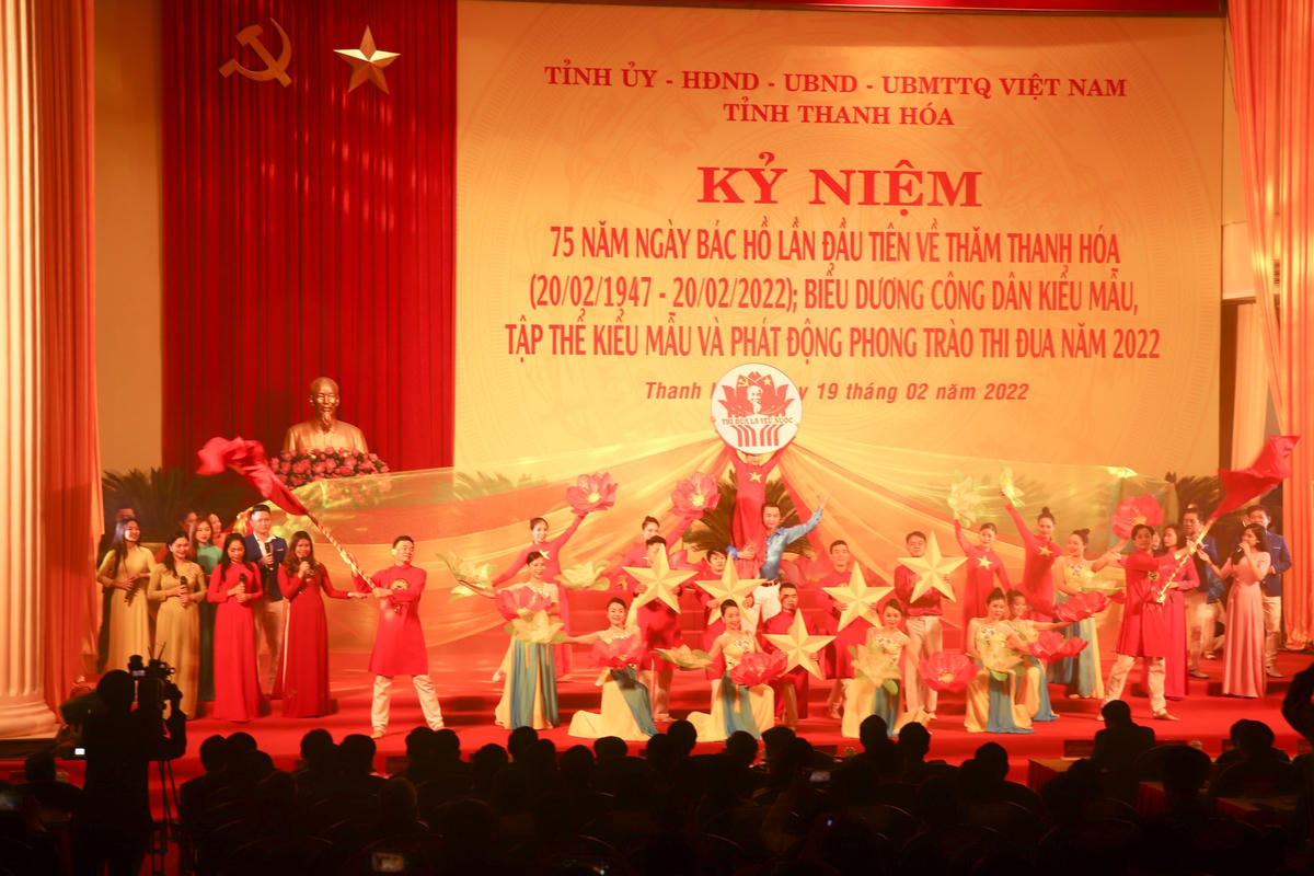 Chương trình âm nhạc, nghệ thuật tái hiện hình ảnh ngày Bác Hồ về thăm Thanh Hoá 75 năm trước.