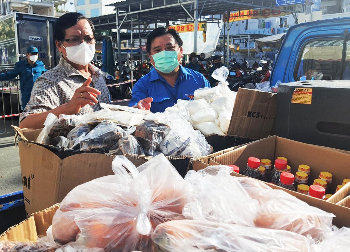 Bạc Liêu: Tình người lan toả trên 'Chuyến xe nghĩa tình…'