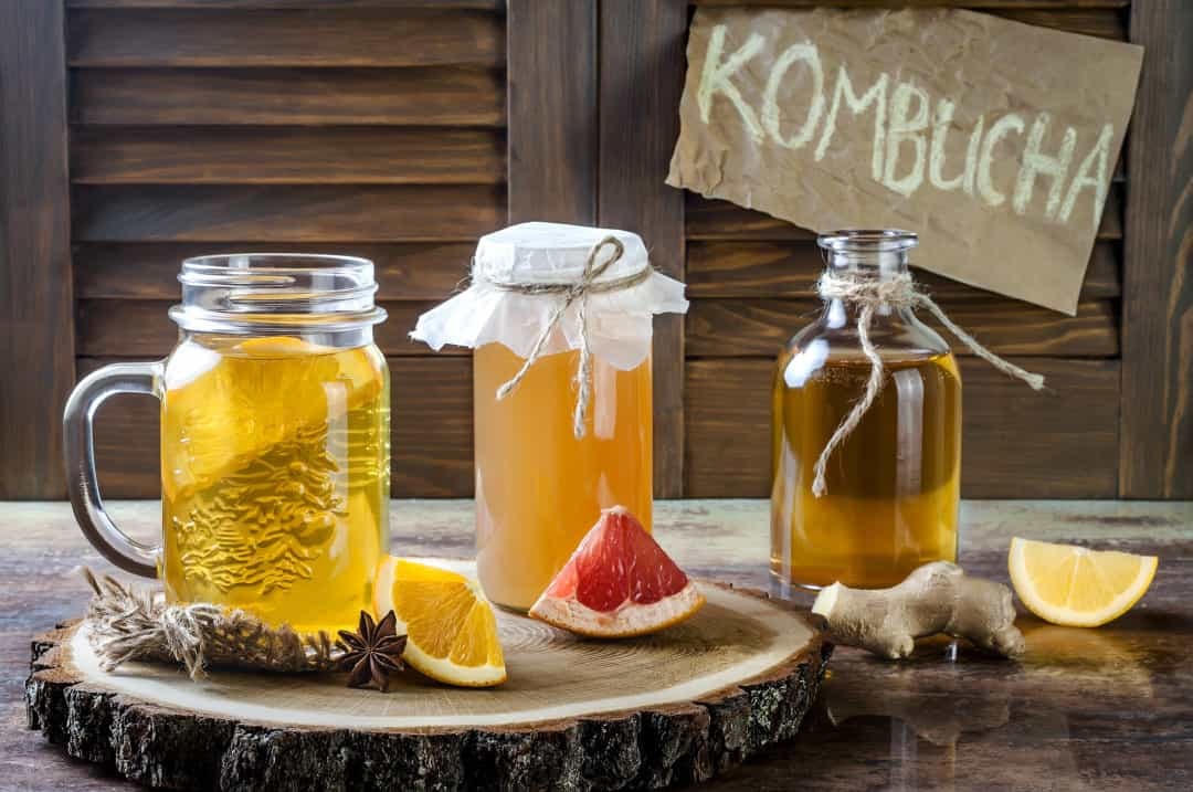 Kombucha là một loại trà lên men đã trở nên phổ biến trong giới thực phẩm sức khỏe, nó có từ 2000 năm trước trong lịch sử Trung Quốc.