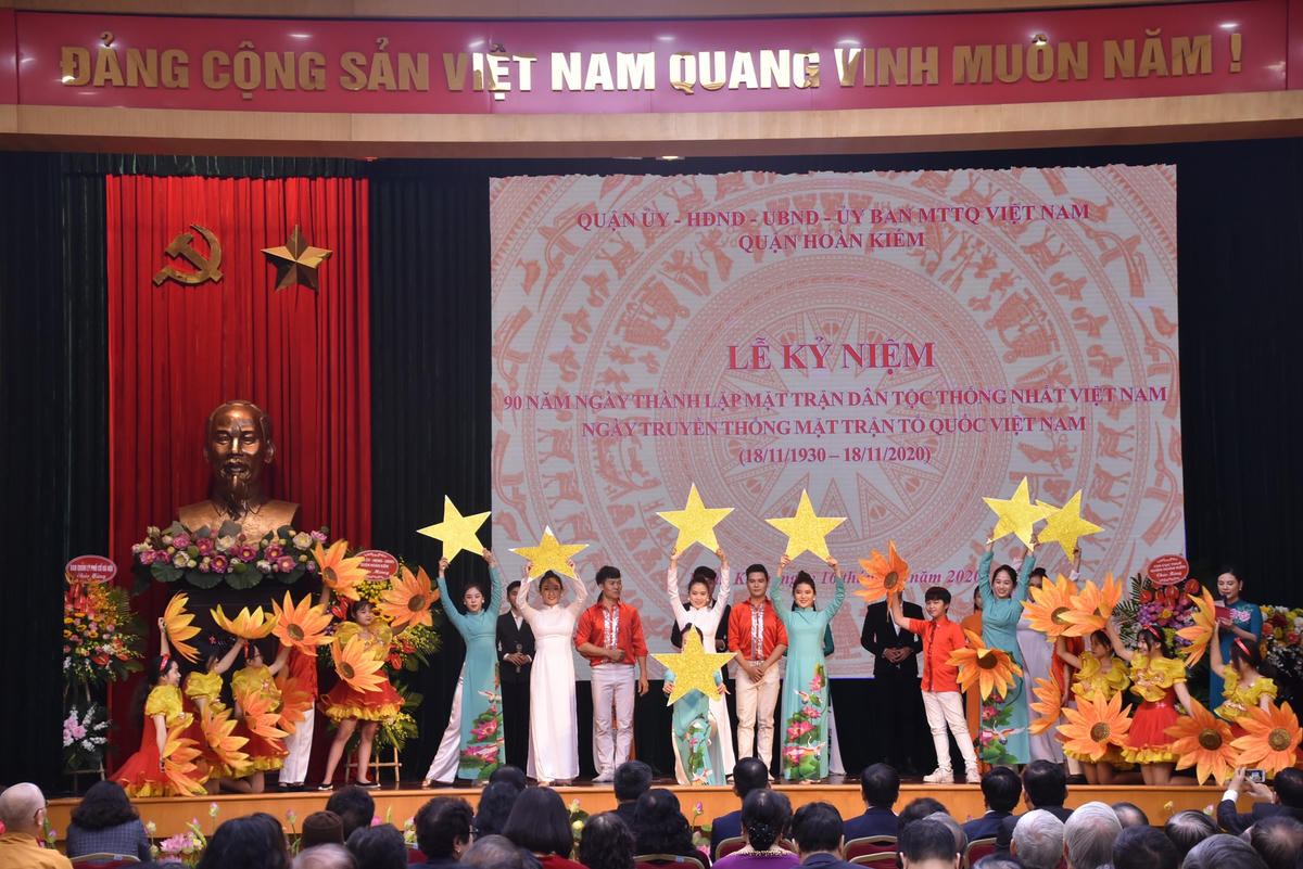 Tiết mục văn nghệ tại buổi lễ.
