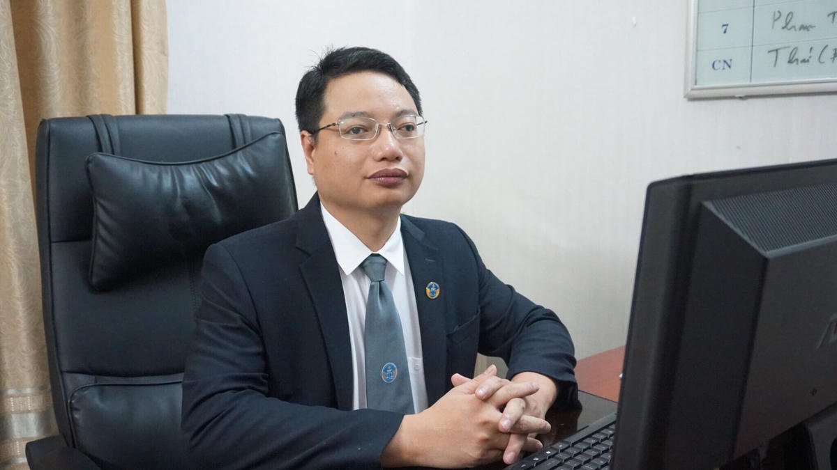 Luật sư Nguyễn Đức Hùng nhận định rằng: việc “đính kèm” CTNH vào các lô phế liệu để đem ra bán đấu giá là không phù hợp với các quy định của pháp luật, có dấu hiệu vi phạm quy định của Luật Đấu giá tài sản và các quy định pháp luật có liên quan.