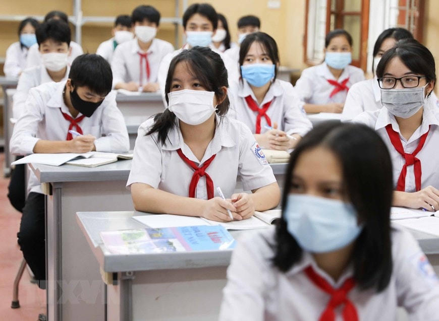 Học sinh THPT ở huyện Ba Vì (Hà Nội) đi học trực tiếp .              Ảnh: Thanh Tùng