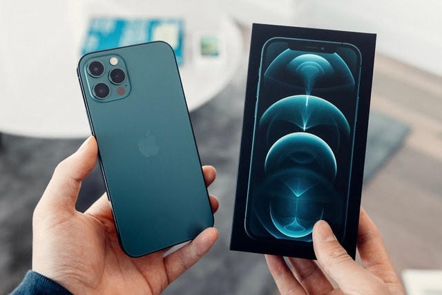 iPhone 12 Pro Max hiện là mẫu di động cao cấp bán chạy nhất tại nhiều hệ thống.  