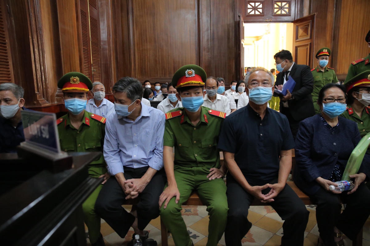 Các bị cáo tại tòa.