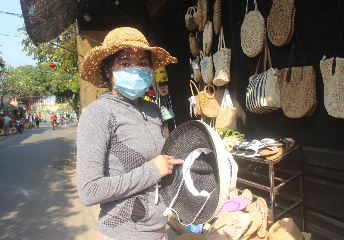 Chị Thúy chia sẻ về sự kiện Năm Du lịch quốc gia.