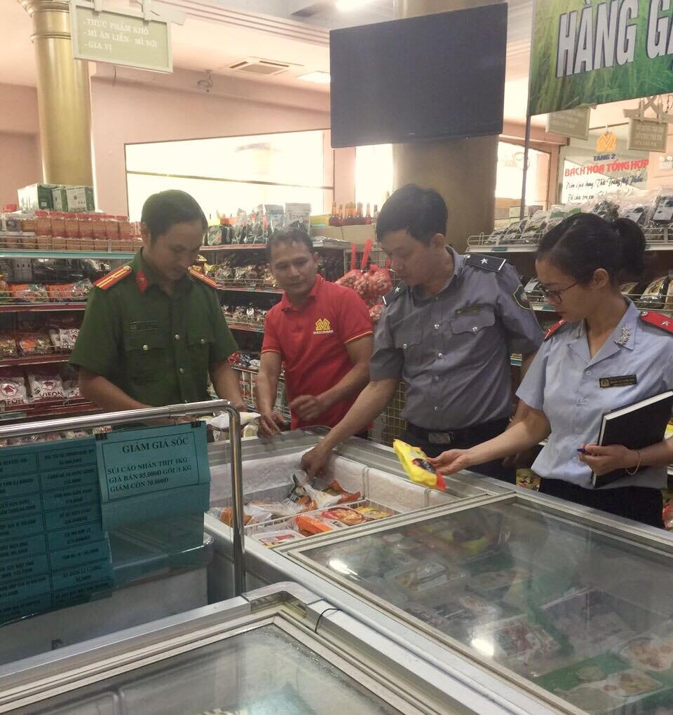 Sở Y tế Nghệ An đề nghị các huyện, thành, thị khẩn cấp thông tin cảnh báo cho người tiêu dùng tạm thời không mua, không sử dụng 13 sản phẩm của Công ty TNHH hai thành viên Lối Sống Mới.