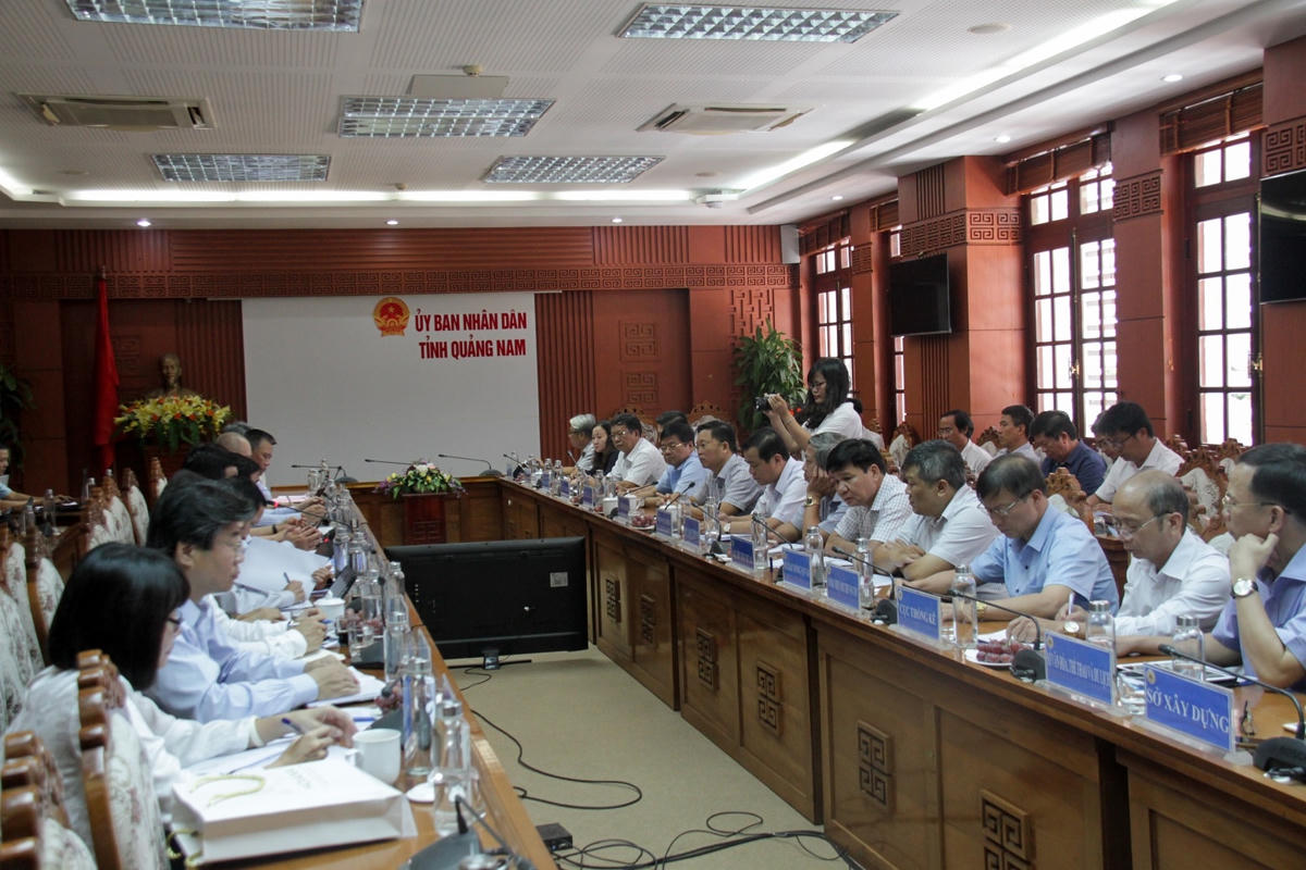 Quang cảnh buổi làm việc.